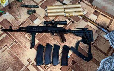 В Харкові викрили торговця зброєю: вилучили автомати, тротил та набої