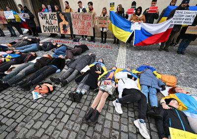 В Праге протестовали против ракетного удара РФ по жилому дому в Днепре
