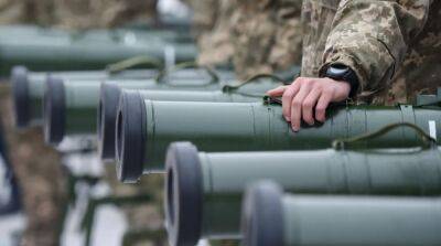 Какое оружие с начала полномасштабной войны передали и обещали передать Украине – подсчеты Bloomberg