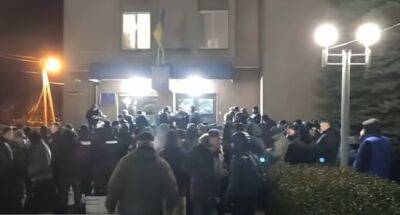 Прибыть в военкомат до 31 января: в Киеве начали появляться странные объявления, что известно