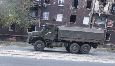 В Мариуполе фиксируют движение тягачей с танками и грузовиков с военными рф в сторону Бердянска