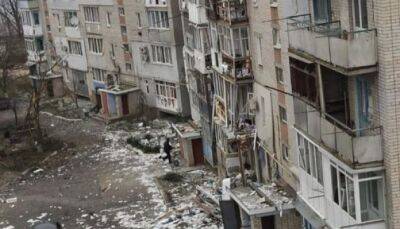 россияне снова обстреляли Каховку, в городе разрушения