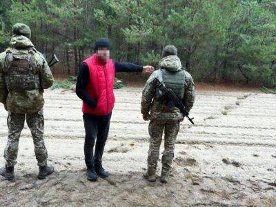 Украинские пограничники поймали россиянина, переплывшего Западный Буг на матрасе – ГПСУ