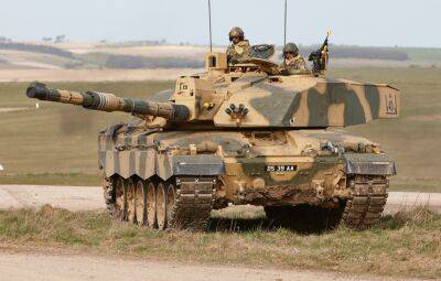Крупный пакет британской военной помощи: танки Challenger 2, САУ AS90, БТР FV430 Mk3 Bulldog, GMLRS и многое другое