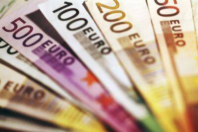Официальный курс валют: Евро подорожал на 2 копейки