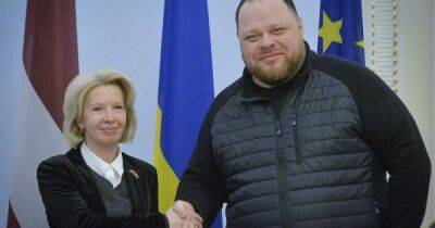 В Украину с официальным визитом прибыла министр обороны Латвии (ФОТО)