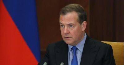 Поставки танков Украине: Медведев обозвал "позорищем" темы обсуждений на Давосском форуме