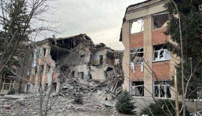 Захватчики обстреляли колледж в освобожденном Купянске, здание почти уничтожено