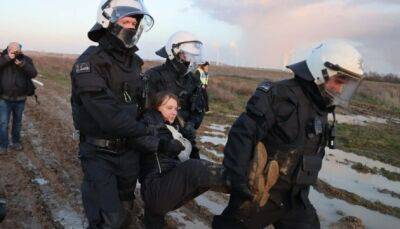 Грета Тунберг - Немецкая полиция уже второй раз за неделю задержала Грету Тунберг на экопротесте - ukrinform.ru - Украина - Германия - Швеция