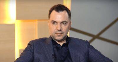 "Я теперь свободный человек": Арестович заявил, что не жалеет об увольнении из ОП (видео)