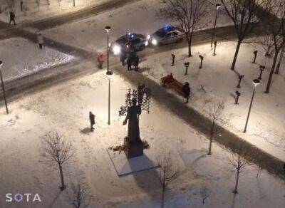В рф полиция задержала четырех человек возле памятника Леси Украинки: что известно
