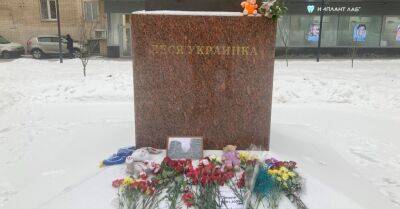 В Москве, Санкт-Петербурге и Краснодаре появились стихийные мемориалы в память о погибших в Днепре