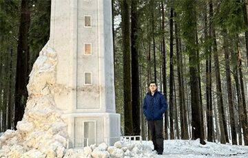 Белорус слепил из снега девятиметровый маяк