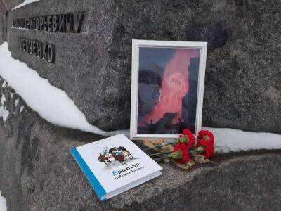 В России устраивают мемориалы в память о погибших при атаке по Днепру. В Москве людей задерживала полиция