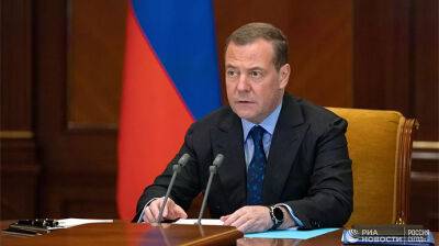 Медведев перед "Рамштайном" снова угрожает ядерной войной