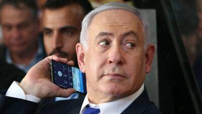 Нетаниягу отказался от своего смартфона и исчез из WhatsApp