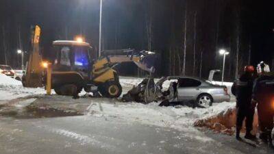 В Тобольске столкнулись «Ниссан» и автогрейдер, погибли два человека