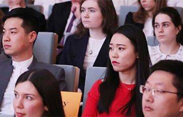 Каждую шестую белорусскую диссертацию по социально-гуманитарным наукам в 2022 году защитил китаец