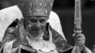 Стали відомі останні слова Бенедикта XVI перед смертю