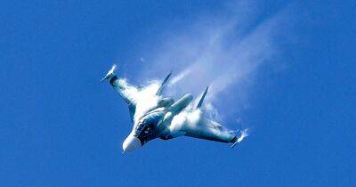 Аэродром с Су-34: в российском Воронеже сообщили о сильных взрывах (видео)