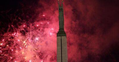 Фейерверки у памятника Свободы в Новогоднюю ночь: начато три процесса
