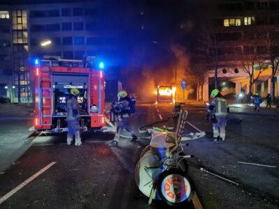 В Германии в новогоднюю ночь пожарные и полицейские подверглись массовым нападениям: в правительстве осудили