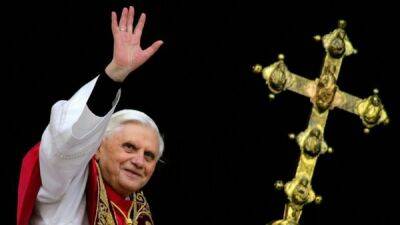Фото: католики всего мира прощаются с Бенедиктом XVI
