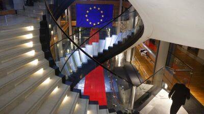 "Катаргейт": Европарламент лишит неприкосновенности двух депутатов