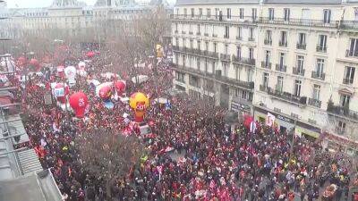Французские профсоюзы в день общенациональной забастовки анонсировали новую акцию протеста