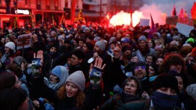 Более миллиона французов вышли на марши против пенсионной реформы