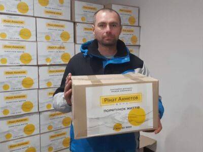 Мариупольцы в Киеве получили около 14 тыс. гуманитарных наборов от Фонда Рината Ахметова