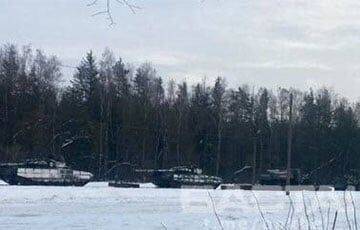 Военный эшелон из более чем 50 вагонов выехал из Беларуси в Россию