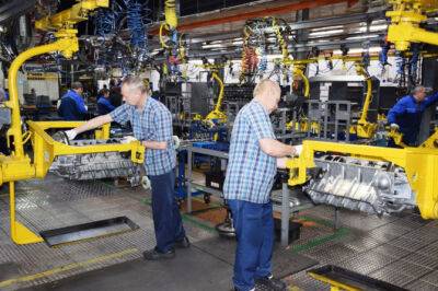 Ford Transit - «Соллерс» возобновил производство восьмицилиндровых двигателей ЗМЗ - autostat.ru - Россия