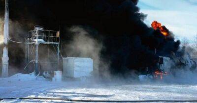 "Шикарно горят": в Иркутской области произошел масштабный пожар на нефтебазе (видео)