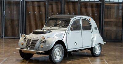 Неприметный 62-летний Citroen 2CV продают по цене нового Porsche Cayenne (фото)