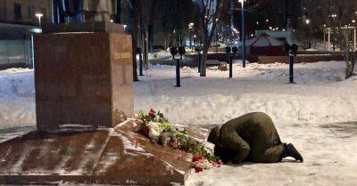 "Риск задержания без причины есть каждый день". Как и почему московская школьница возложила цветы к памятнику Лесе Украинке