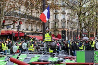 Пенсионная реформа во Франции грозит миллионными демонстрациями и забастовками