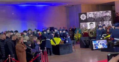 Катастрофа в Броварах: в Киеве началась церемония прощания с руководством МВД (видео)