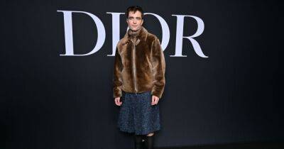 В юбке вместо штанов: Роберт Паттинсон пришел на показ Dior в нестандартном образе (фото)