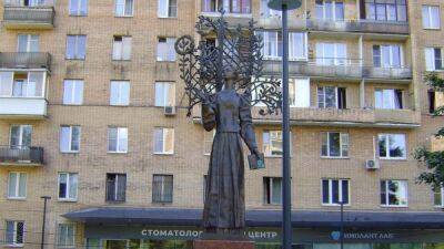 В Москве у памятника Лесе Украинке задержали протестующую