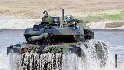Страны Балтии призвали Германию срочно передать Украине танки