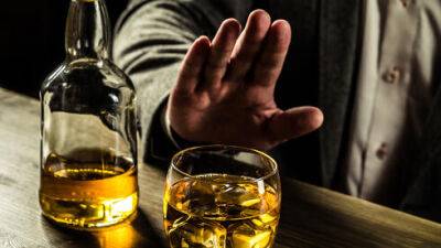 Как лечат алкоголизм в Израиле и по каким признакам ставят диагноз