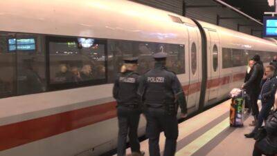 Русскоязычные мужчины напали на украинок в Берлине: "Вышли из вагона метро и..."
