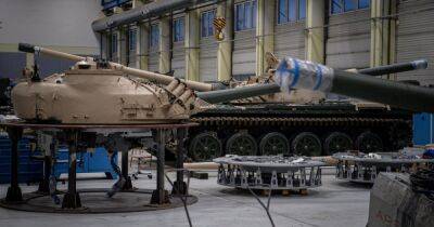 Мариуш Блащак - Петр Фиала - Марокко отправило Украине 20 танков Т-72Б, их ремонтируют в Чехии (фото) - focus.ua - Украина - Белоруссия - Польша - Чехия - Варшава - Марокко - Прага - Алжир