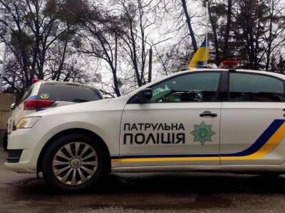 Начальника патрульных Львовской области отстранили от должности после видео с подаренным спецпропуском