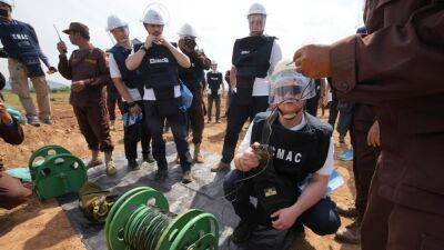 Украинцы обучаются разминированию в Камбодже