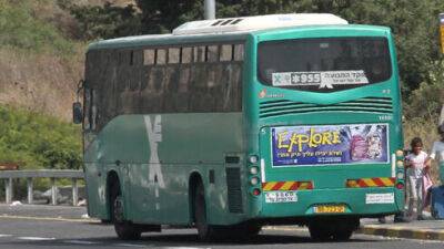 Школьники из Хайфы отказались платить за проезд, автобус поехал прямо в полицию