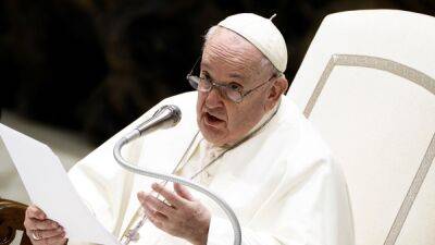 Папа римский раскритиковал законы против ЛГБТ+