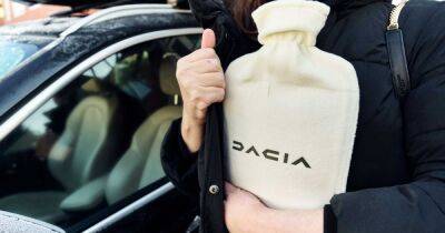Бесплатная грелка для всех: Dacia высмеяли подписку BMW на подогрев сидений (фото)