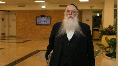 Ортодокс из Иерусалима осужден за попытку обрезать бороду министру Порушу